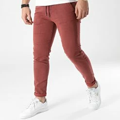Le moins cher 👏 Pantalon Chino Irwix Bordeaux de Kaporal 🎁