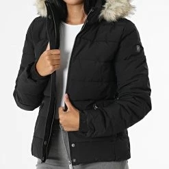 Les meilleures critiques de ✔️ Doudoune Capuche Fourrure Femme Dibby Noir de Kaporal 🔔